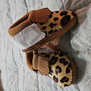 Minnetonka Leopard Riley Moccasins - Infant size 2